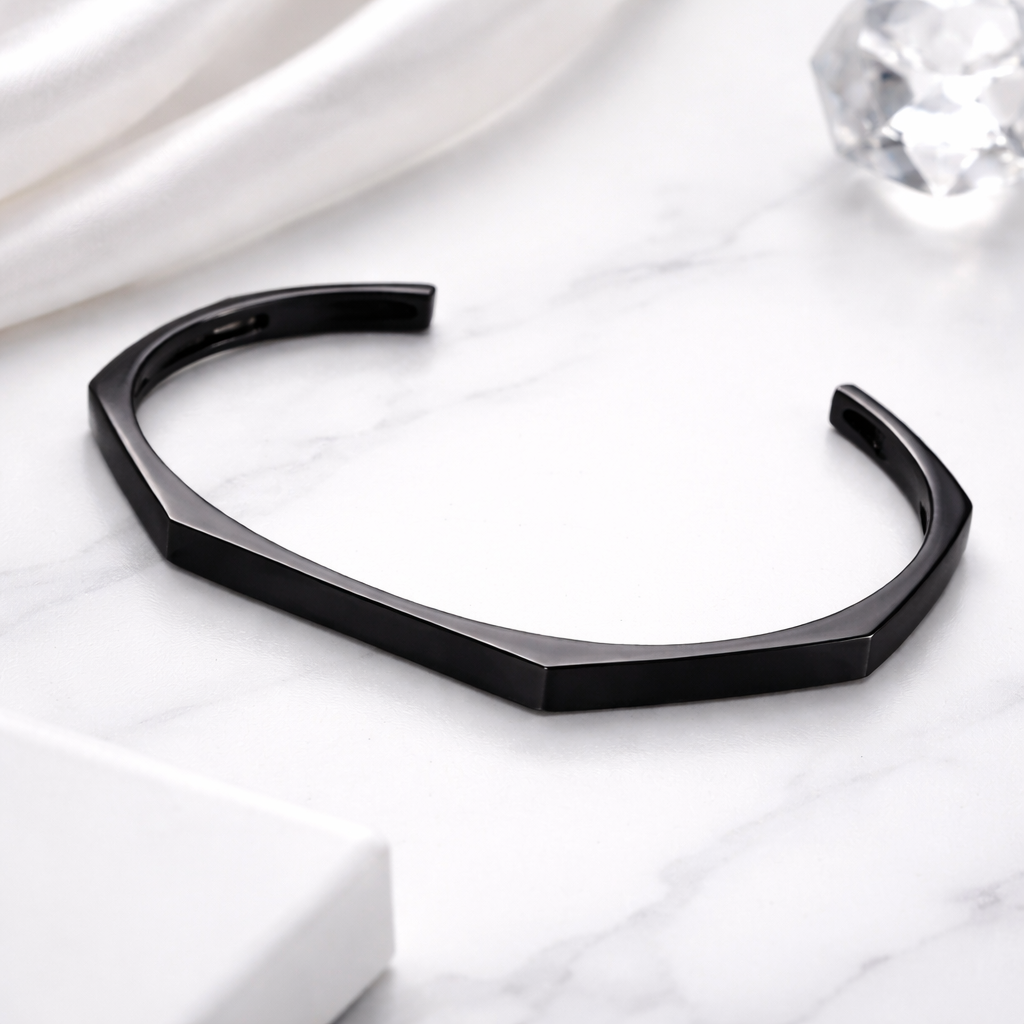 Detalj på OCTA Bracelet Black med svart PVD-beläggning i rostfritt stål – AVLORA Jewelry