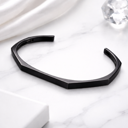 Detalj på OCTA Bracelet Black med svart PVD-beläggning i rostfritt stål – AVLORA Jewelry