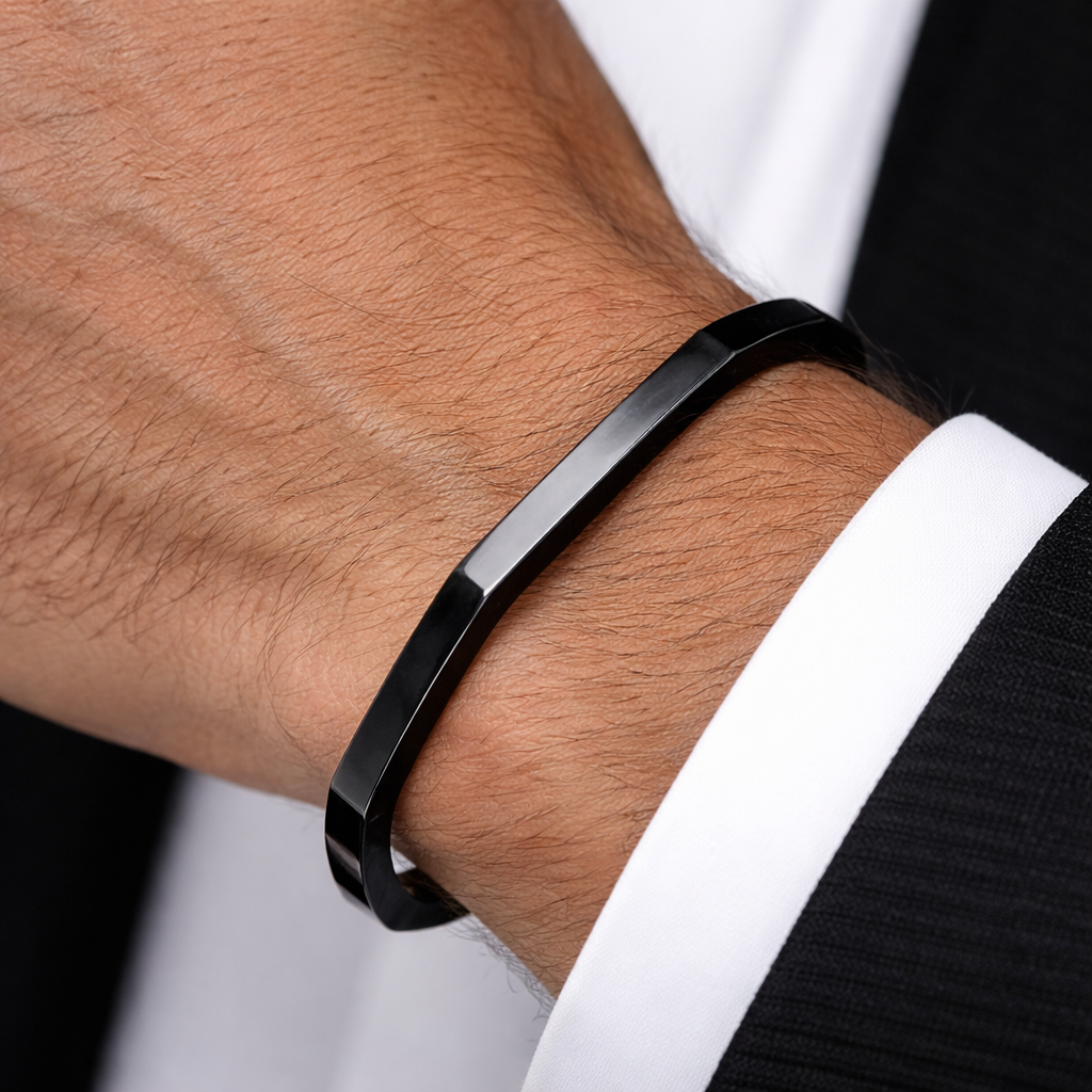 OCTA Bracelet Black minimalistiskt svart armband med modern karaktär – AVLORA Jewelry