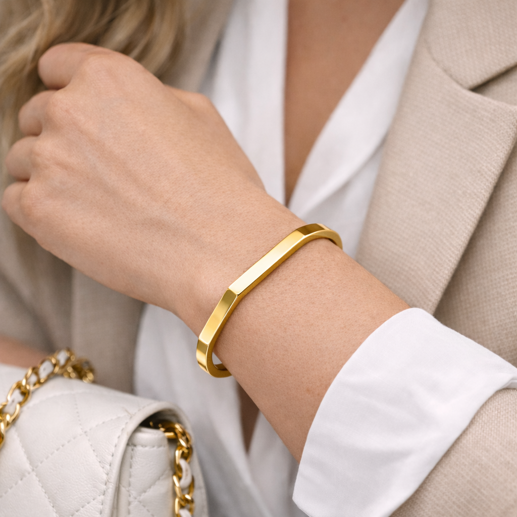 Detalj på OCTA Bracelet Gold med PVD-beläggning i guldton – AVLORA Jewelry